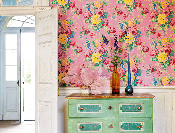 Hand-painted style in Bouquet from the Wild Flora collection by Anna French