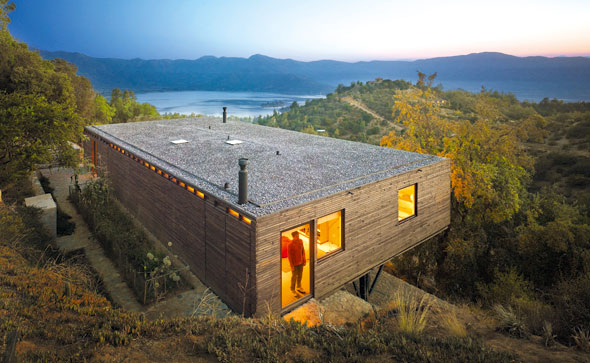The Raul House is a weekend home, located in the mountains around the Aculeo Lagoon, near Santiago, Chile. Mathias Klotz and Magdalena Bernstein designed it as a single level, continuous space